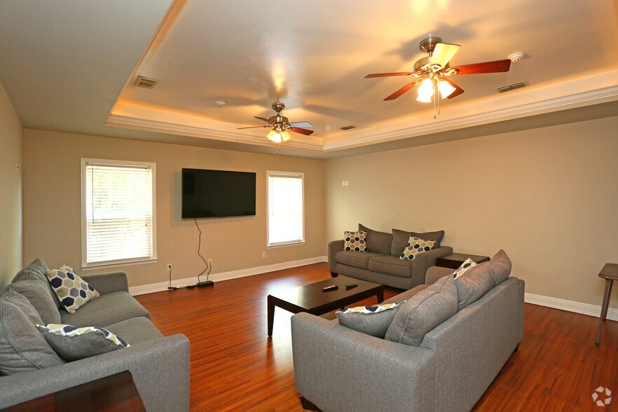 More Photos Of 1602 Airport Dr, Tallahassee Apartments For Sale