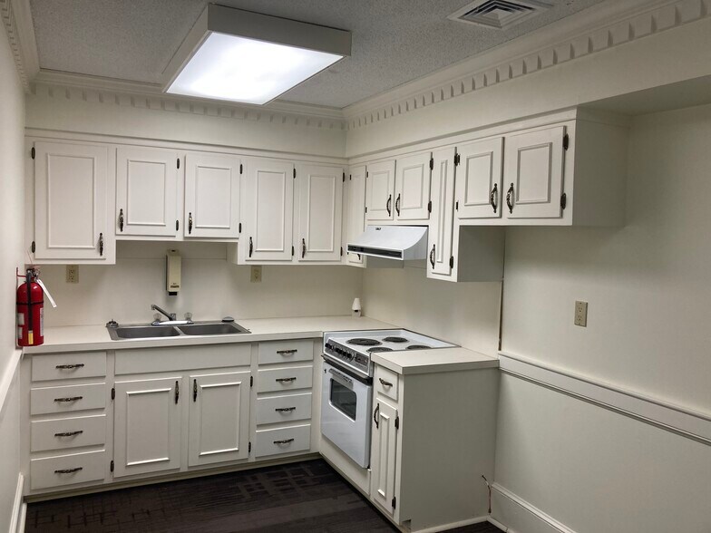 More Photos Of 2950 Union Rd, Gastonia Bank For Lease