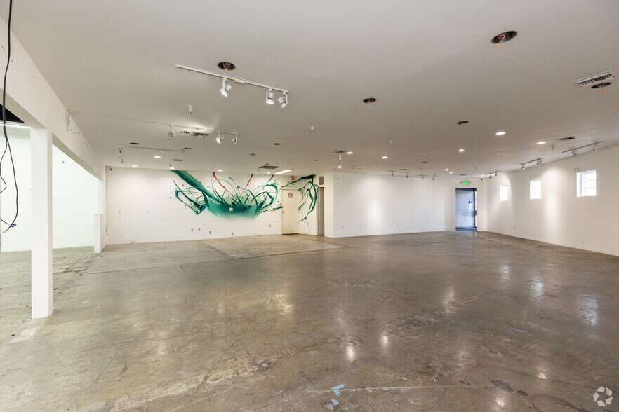 More Photos Of 3049 La Cienega Blvd, Culver City Warehouse For Lease