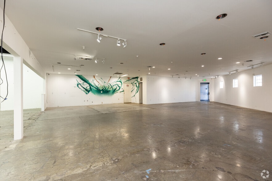 More Photos Of 3049 La Cienega Blvd, Culver City Warehouse For Lease