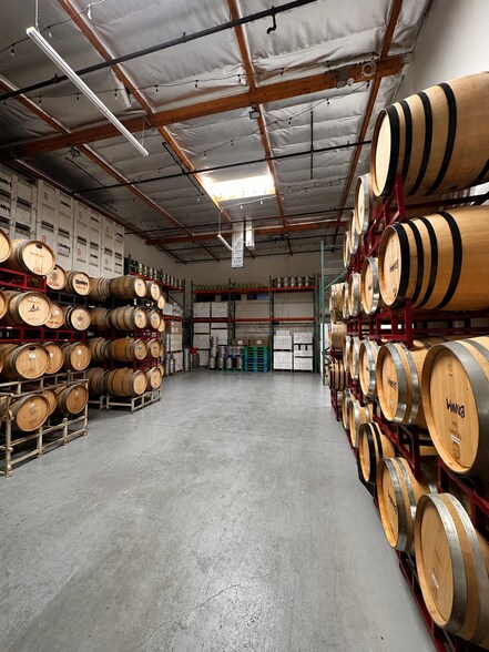 More Photos Of 24900 Anza Dr, Valencia Warehouse For Lease