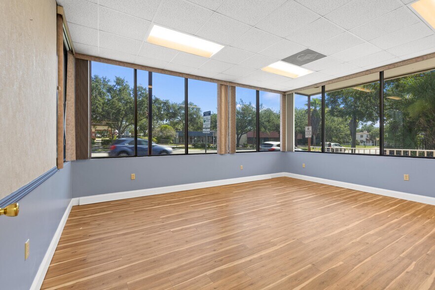 More Photos Of 215 Bullard Pky, Tampa Office For Sale