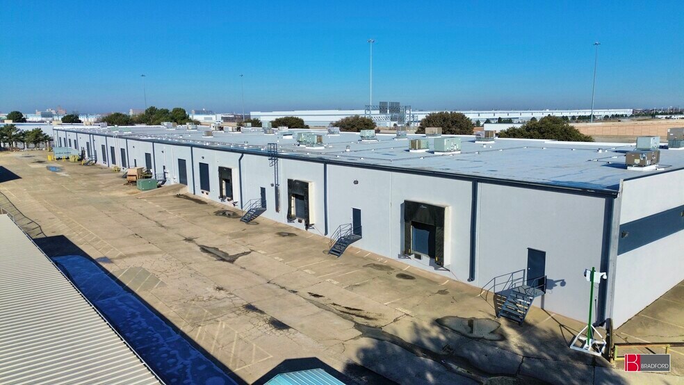 More Photos Of 2500-2536 NE Loop 820, Fort Worth Warehouse For Lease