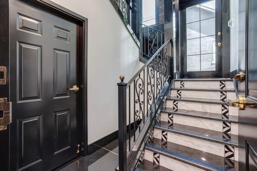 More Photos Of 11833 102 Ave NW, Edmonton Medical For Sale