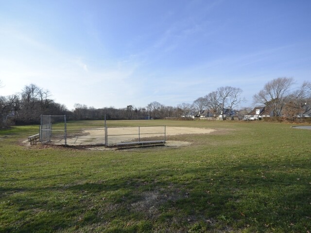 More Photos Of 350 Higbie Ln, West Islip Office For Lease