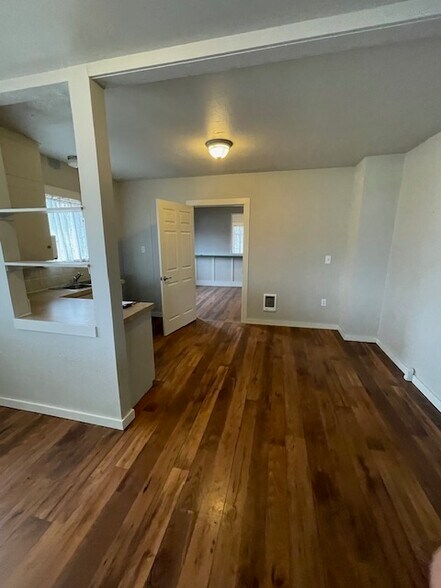 More Photos Of 200 Main St, Rickreall Storefront Retail Office For Lease