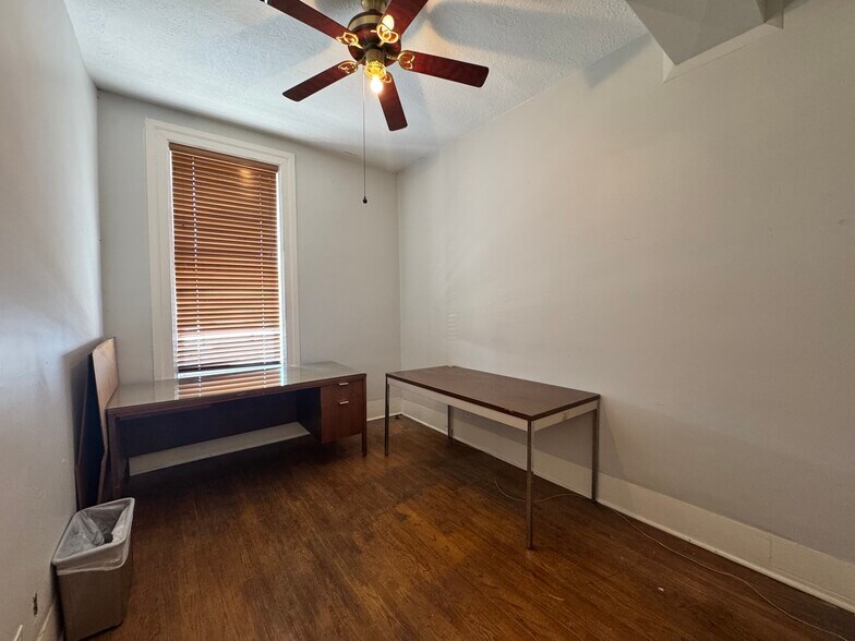 More Photos Of 121 S Center St, Clinton Office For Sale