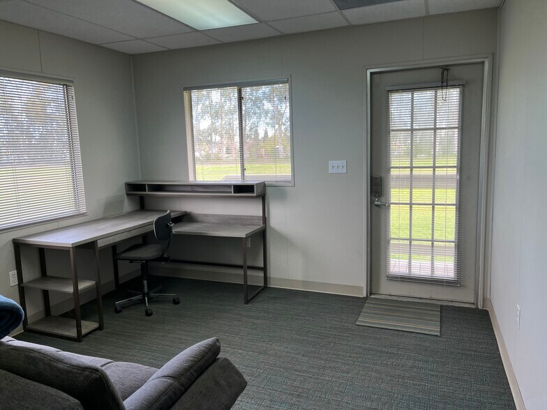More Photos Of 930 E St, Rio Linda Office Residential For Lease