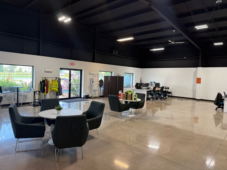 More Photos Of 254 Greenhouse Rd, Bentonville Flex For Lease