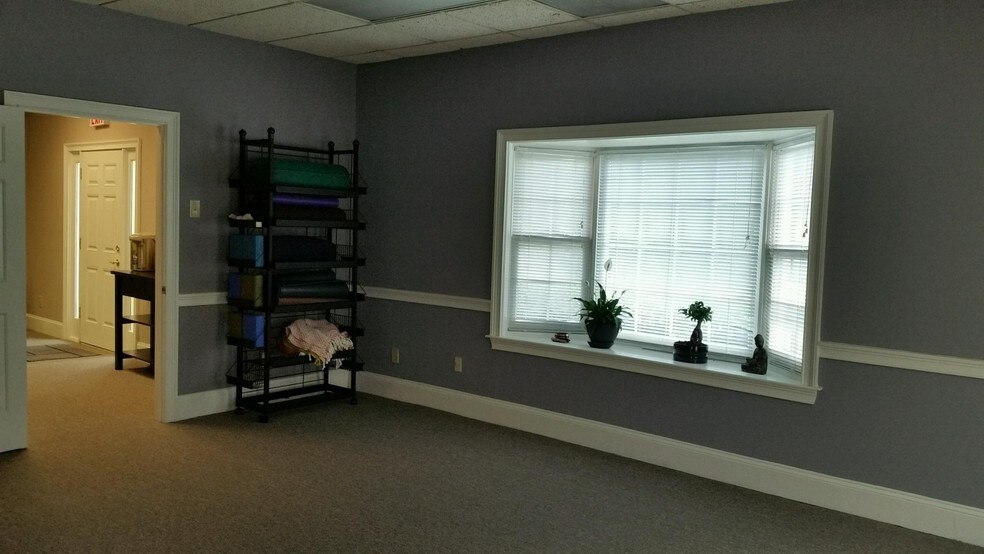 More Photos Of 1435 McLendon Dr, Decatur Office For Sale