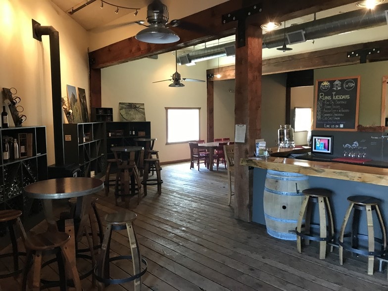 More Photos Of 13 Railroad St, Hood River Winery Vineyard For Lease