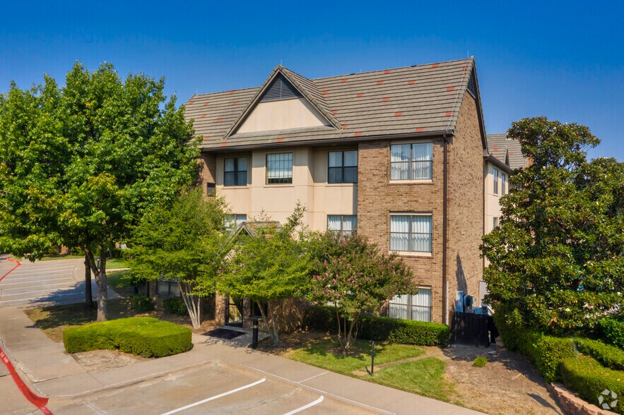 More Photos Of 5001 Whitestone Ln, Plano Hotel For Sale
