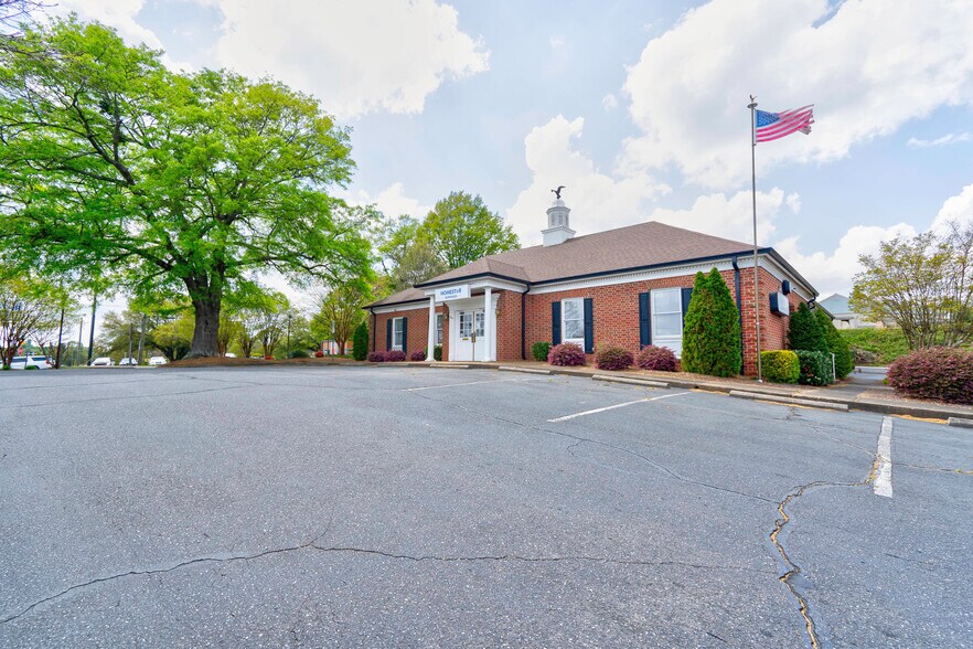 More Photos Of 824 S Dekalb St, Shelby Medical For Sale