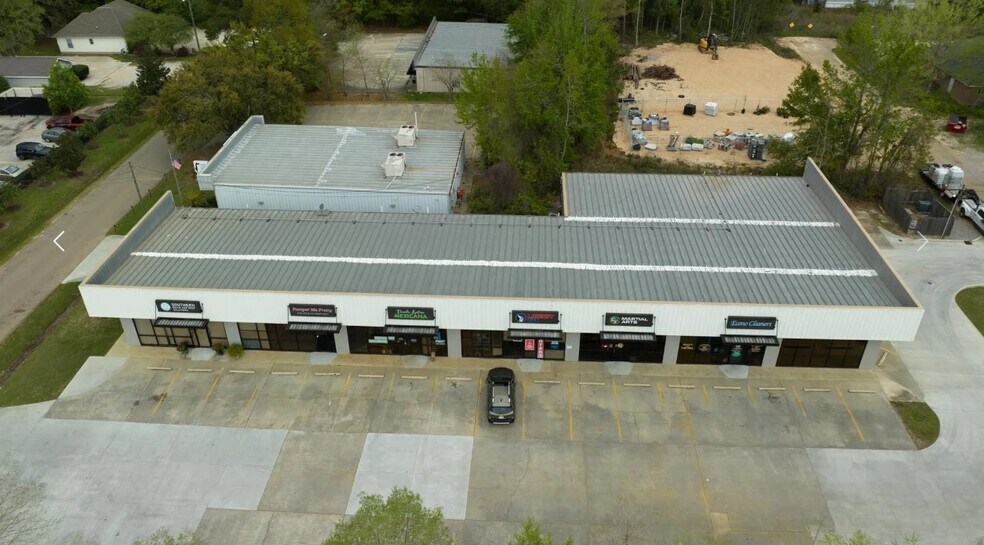 More Photos Of 2201 11th St, Mandeville Storefront Retail Office For Lease