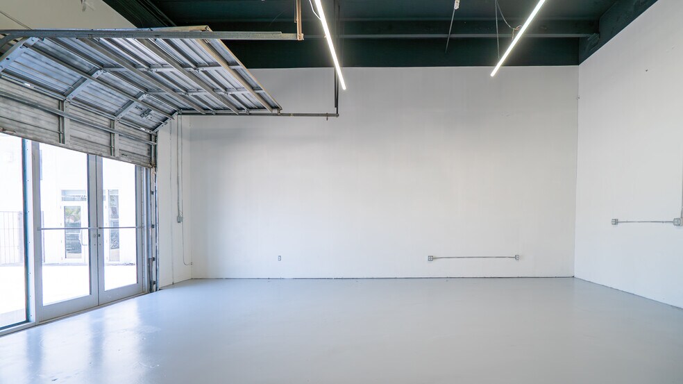 More Photos Of 7101 N Miami Ave, Miami Flex For Lease
