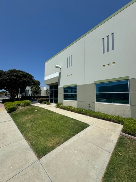 More Photos Of 2000 Cabot Pl, Oxnard Warehouse For Sale