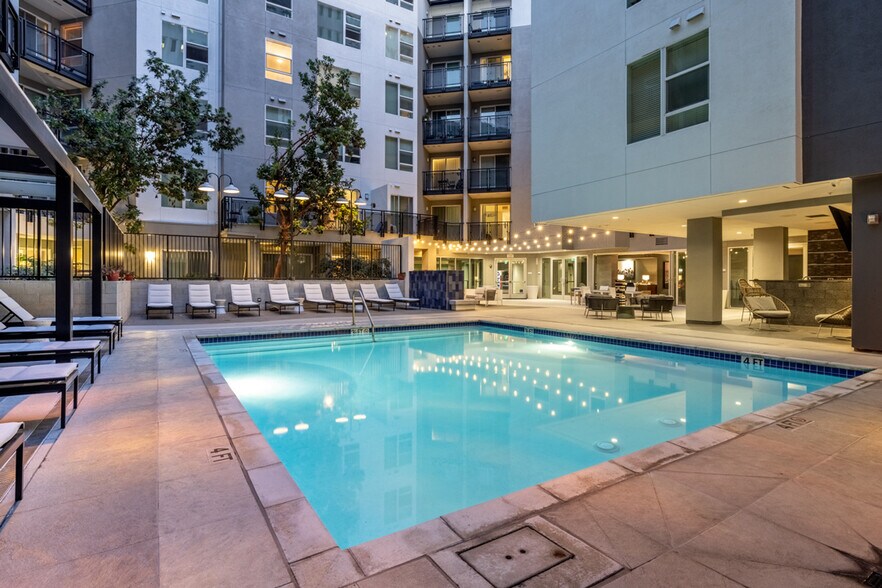 More Photos Of 1111 Wilshire Blvd, Los Angeles Apartments For Lease