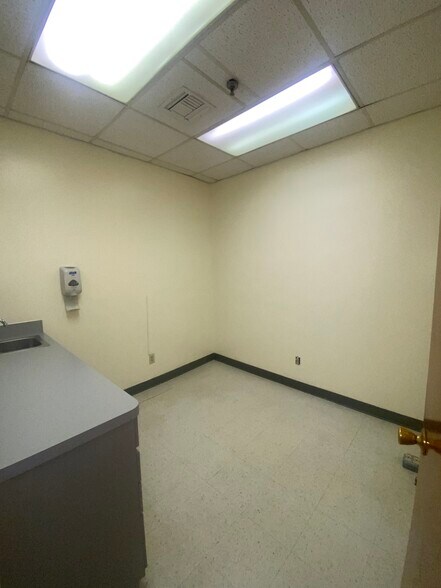 More Photos Of 9101 4th Ave, Brooklyn Medical For Lease