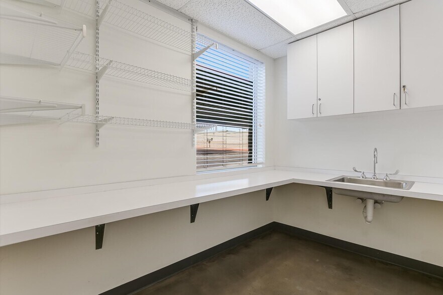 More Photos Of 7700 Cat Hollow Dr, Round Rock Medical For Sale