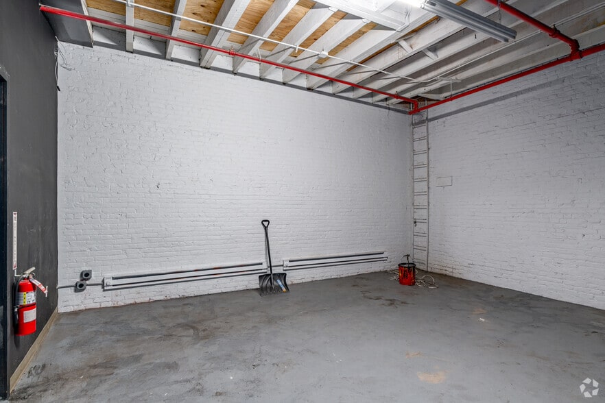 More Photos Of 327 Douglass St, Brooklyn Storefront For Lease