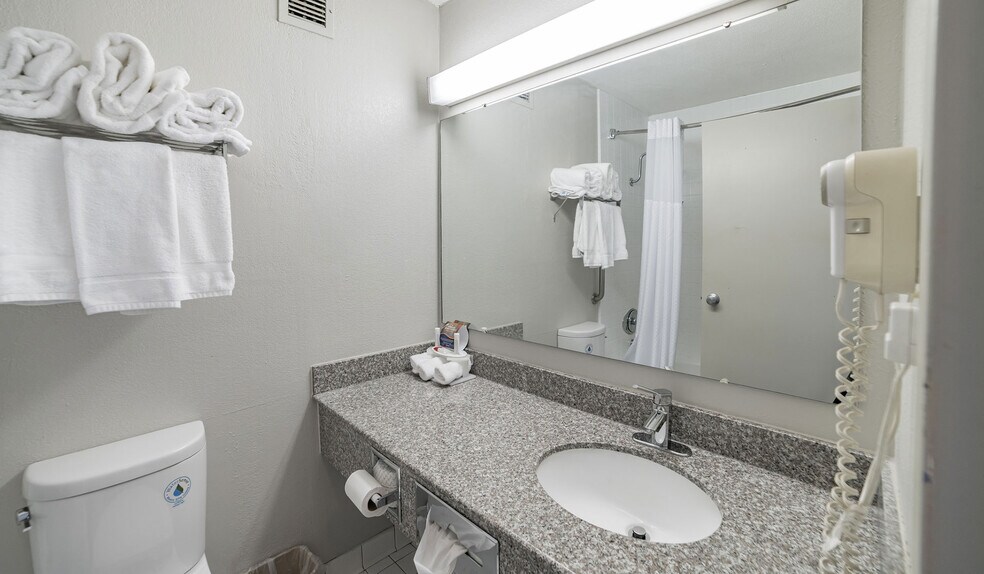 More Photos Of 325 Main St, Keokuk Hotel For Sale