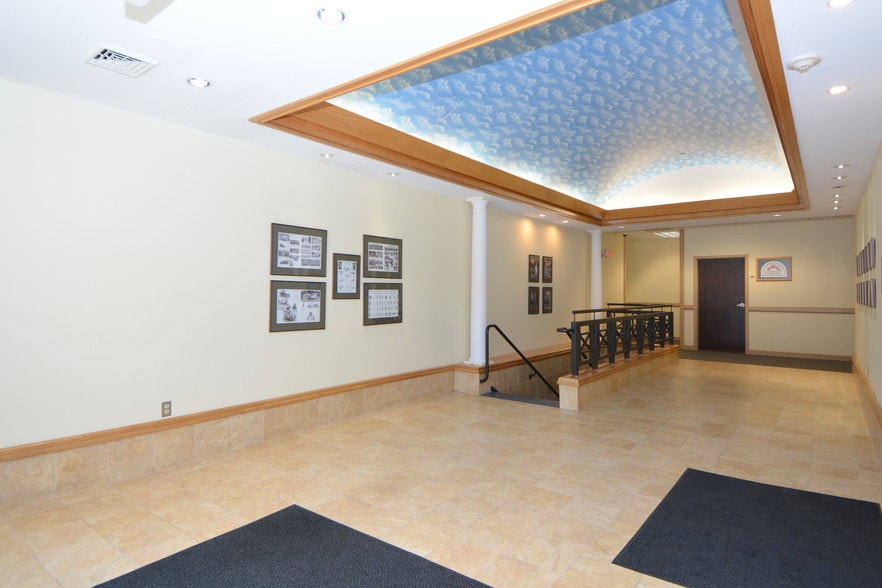 More Photos Of 225 N Main St, Bristol Office For Lease