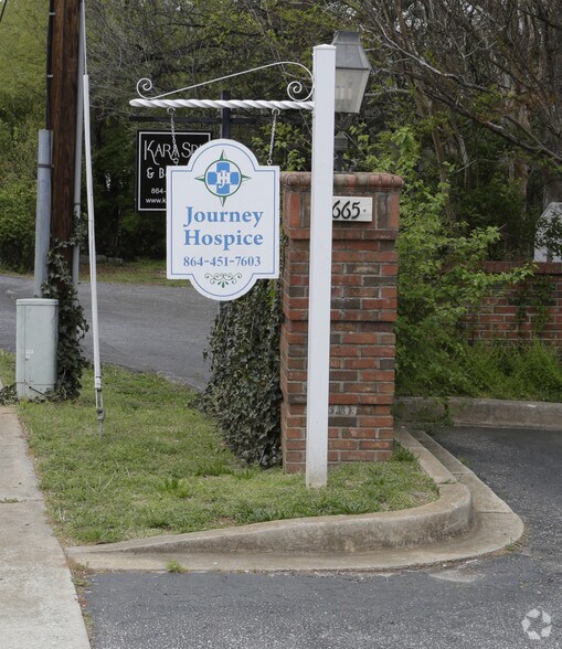 More Photos Of 665 N Academy St, Greenville Office For Lease