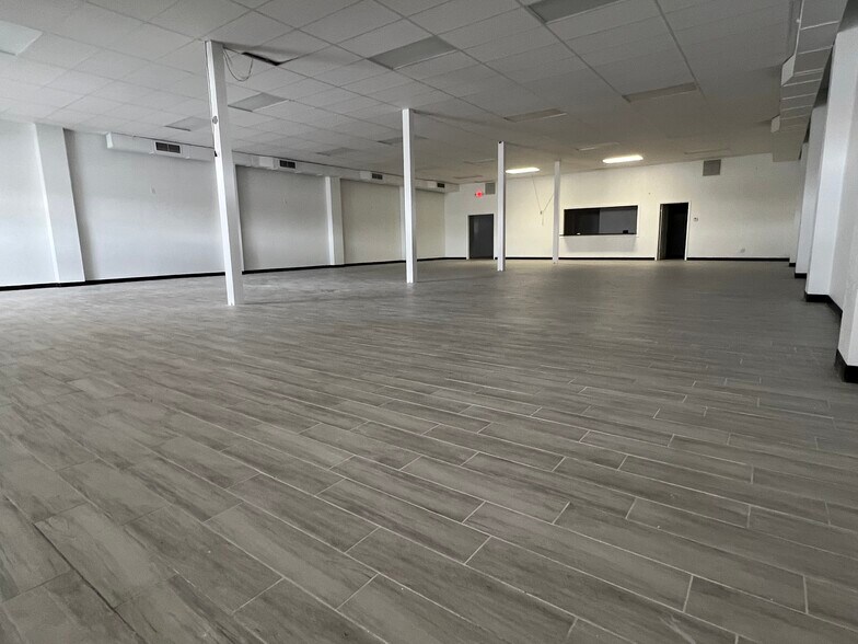 More Photos Of 3435 30th Ave N, Saint Petersburg Freestanding For Lease