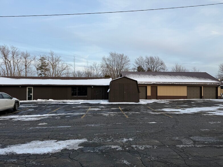 More Photos Of 4945 Southwestern Blvd, Hamburg Freestanding For Sale