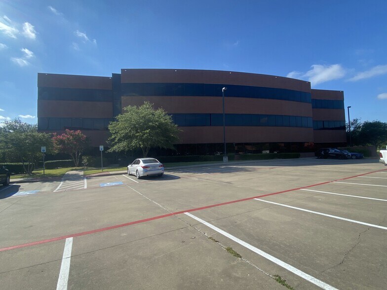 More Photos Of 1575 Heritage Dr, McKinney Office For Lease
