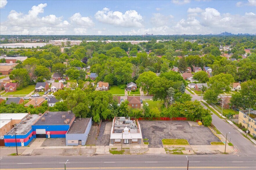 More Photos Of 12010 Greenfield Rd, Detroit General Retail For Sale