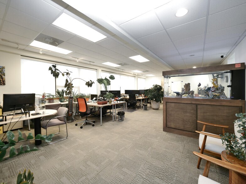 More Photos Of 7300 N Cicero Ave, Lincolnwood Loft Creative Space For Sale
