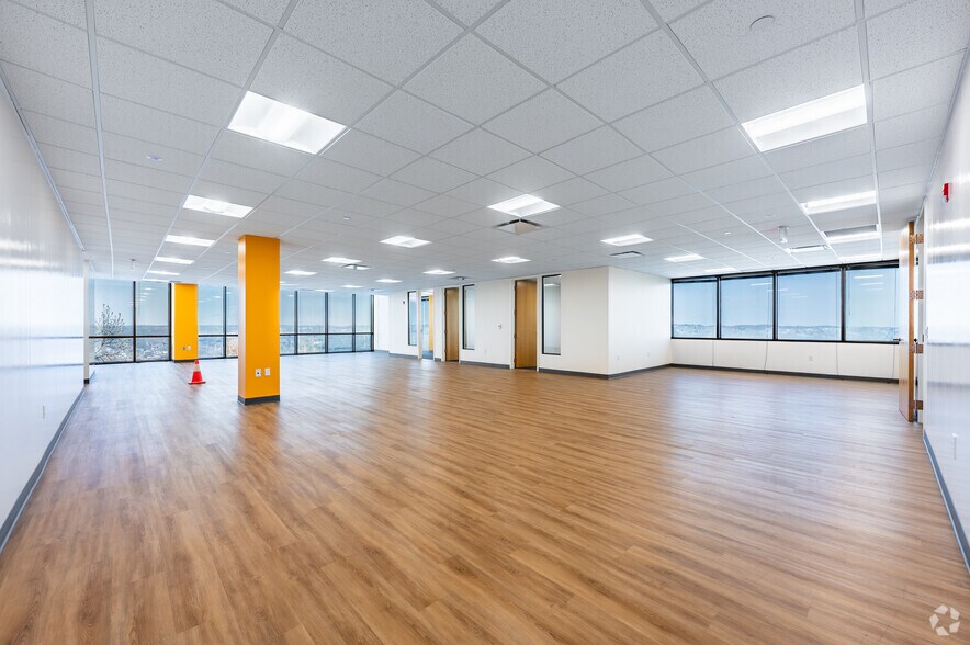 More Photos Of 730 Holiday Dr, Pittsburgh Office For Lease