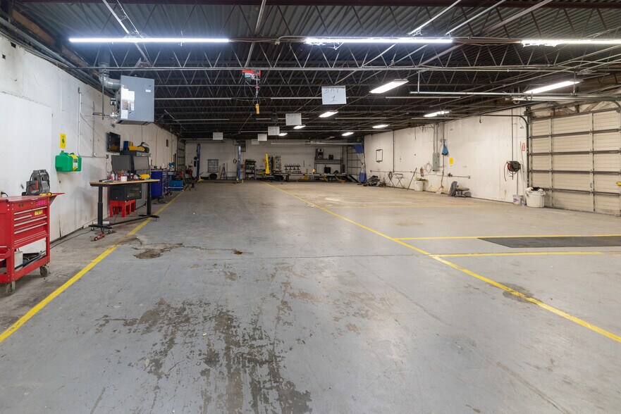 Primary Photo Of 2300B Plantside Dr, Louisville Warehouse For Lease
