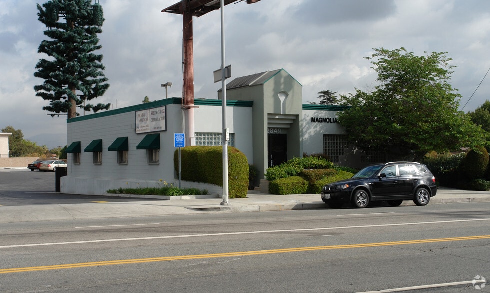 More Photos Of 12849 Magnolia Blvd, Van Nuys Medical For Sale
