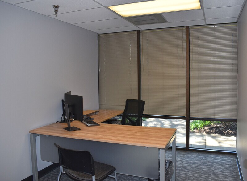 More Photos Of 820 Fesslers Pky, Nashville Light Distribution For Lease