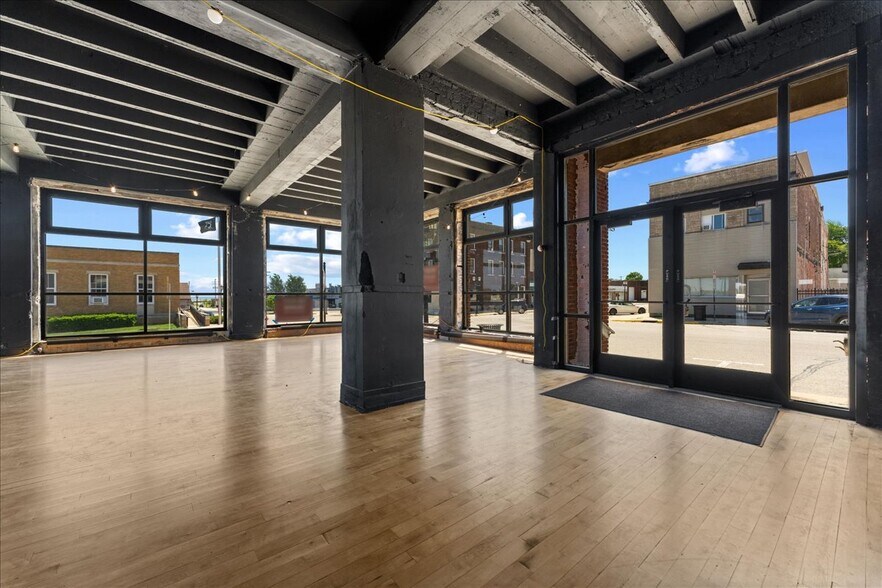 More Photos Of 203 Ellis St, Kewaunee Office For Sale