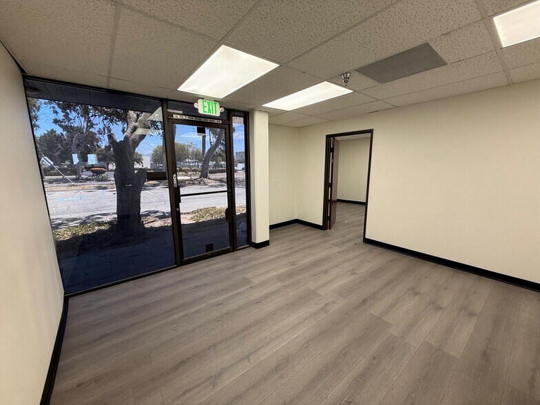More Photos Of 487 Calle San Pablo, Camarillo Warehouse For Lease