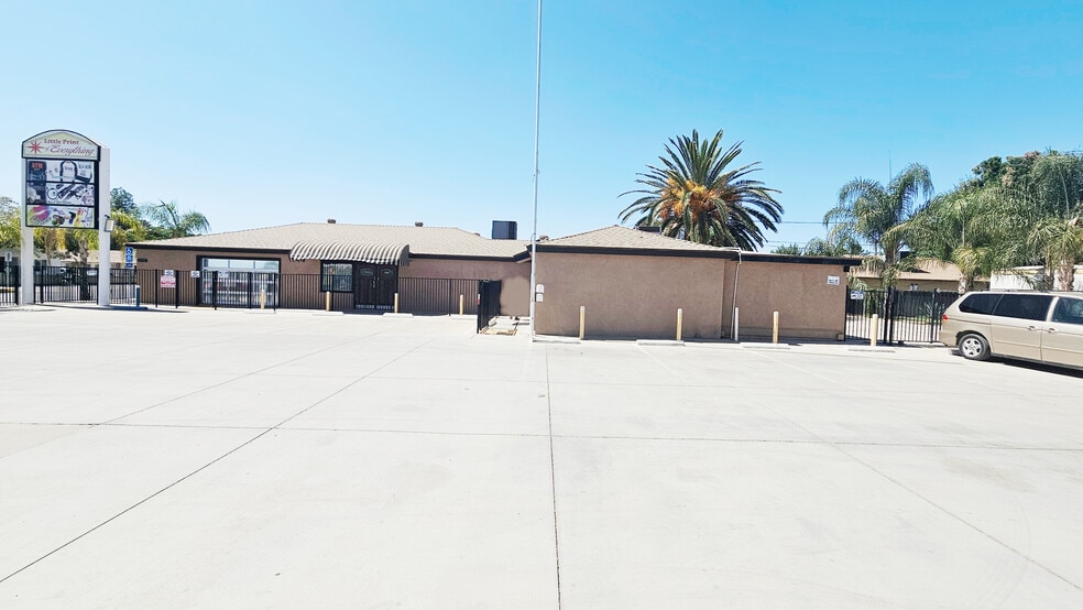 More Photos Of 306-308 Roberts Ln, Bakersfield Storefront Retail Residential For Sale