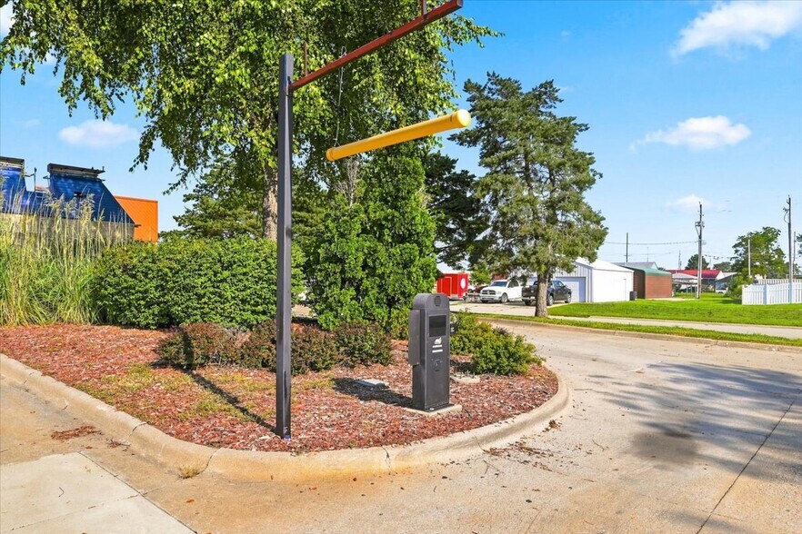 More Photos Of 1410 N Broadway St, Red Oak Fast Food For Sale