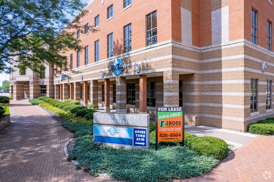 More Photos Of 150 N Main St, Menasha Office For Lease
