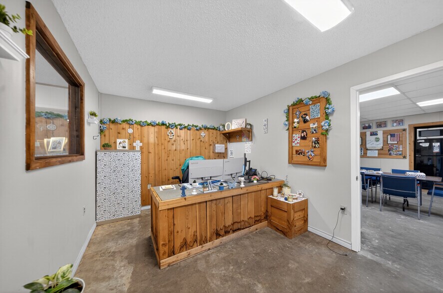 More Photos Of 3484 FM 2813, Flint Warehouse For Sale
