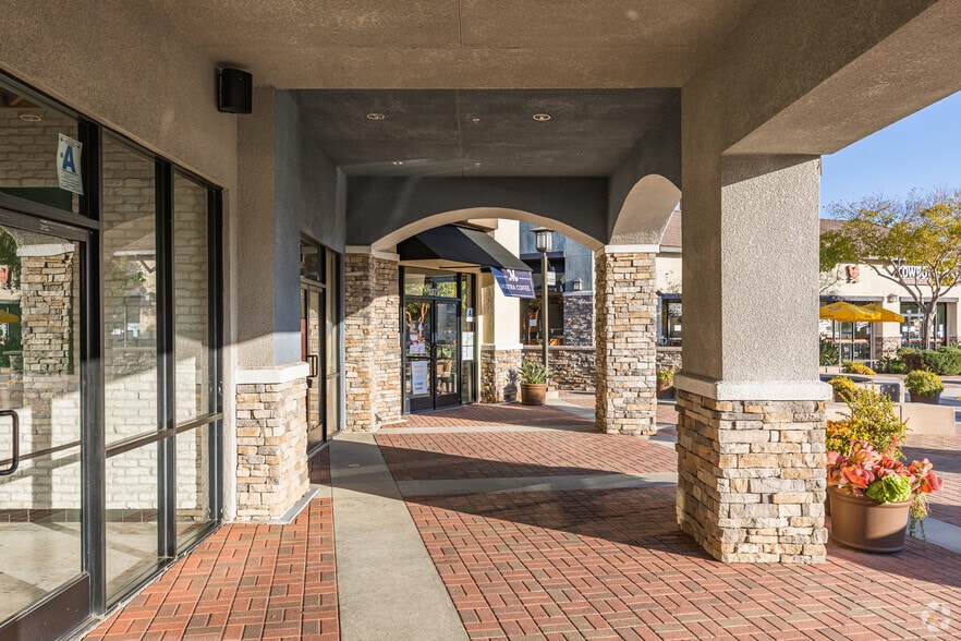 More Photos Of 10525 4S Commons Dr, San Diego Unknown For Lease