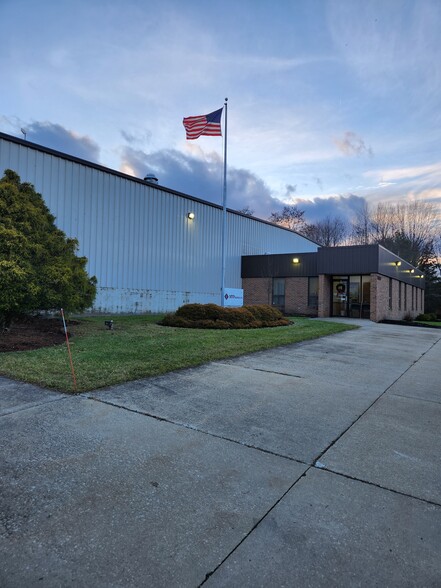 Primary Photo Of 15005 Enterprise Way, Middlefield Warehouse For Lease