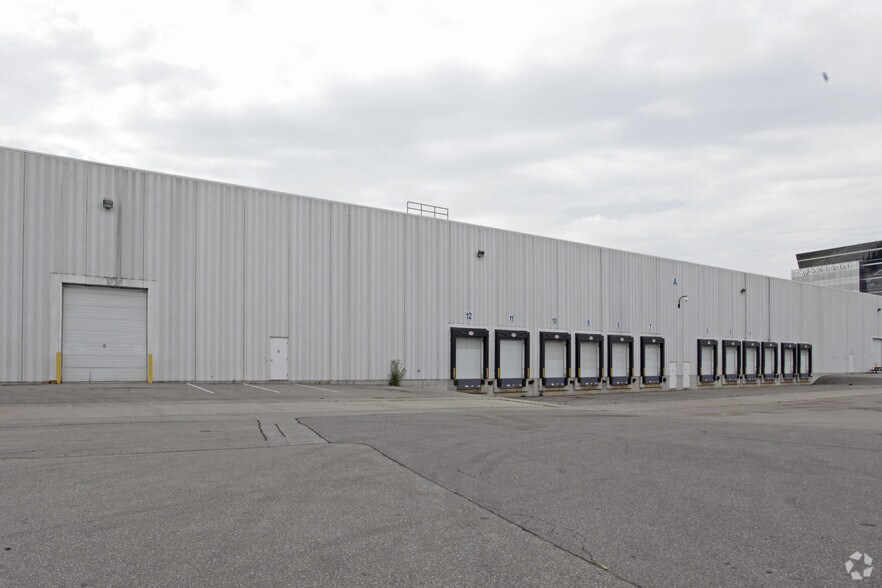 More Photos Of 2351 Upper Middle Rd E, Oakville Warehouse For Lease