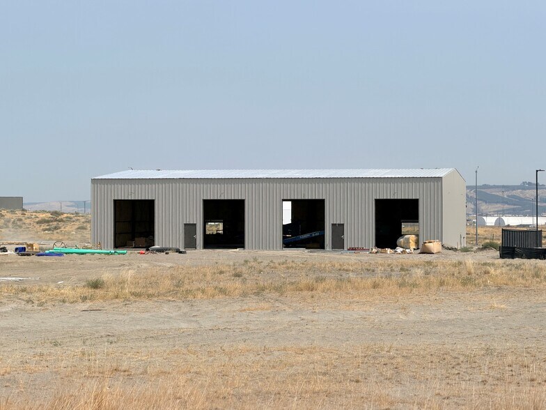 More Photos Of 2605 Robertson Dr, Richland Industrial For Lease