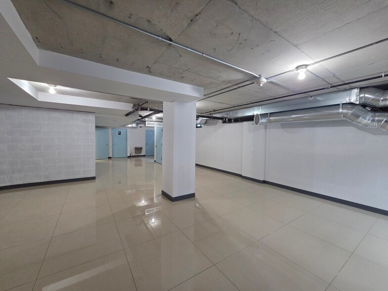 More Photos Of 14712 Roosevelt Ave, Flushing Apartments For Lease