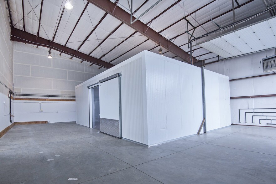 More Photos Of 101 Airpark, Gypsum Warehouse For Lease