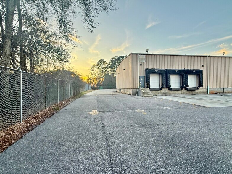 More Photos Of 7871 Schillinger Park, Mobile Warehouse For Sale