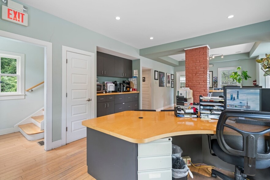 More Photos Of 67 Fort Salonga Rd W, Northport Loft Creative Space For Sale